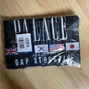 GAP Black Short Sleeve Tee